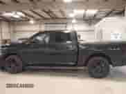 2017 Ram 1500 Night z VIN 1C6RR7MT0HS831726, wystawiony jako IAAI lot #41642459 z przebiegiem 90 423 mil mil oraz . Historia ofert i sprzedaży dostępna na DreamBid. Obrazek 14.