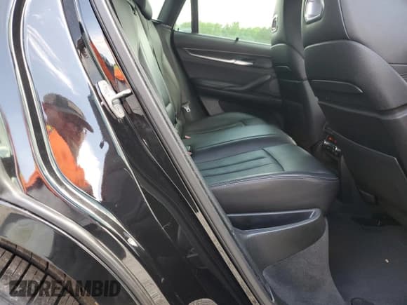 ✅ 2016 BMW X6 M • VIN: 5YMKW8C50G0R43052 • Lot: 55388075. Wystawiony na Copart z przebiegiem 93 301 mil. Bezpłatny archiwum sprzedaży aukcyjnych z USA i szczegółowy raport historii pojazdu na DreamBid. Zdjęcie 11.