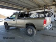 ✅ 2005 Dodge 2500 ST • VIN: 3D7KS26D15G806379 • Lot: 60137585. Wystawiony na Copart z przebiegiem 122 103 mil. Bezpłatny archiwum sprzedaży aukcyjnych z USA i szczegółowy raport historii pojazdu na DreamBid. Zdjęcie 2.