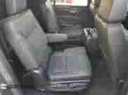 2024 Chevrolet Suburban LT z VIN 1GNSCCKDXRR331850, wystawiony jako Copart lot #79974784 z przebiegiem 4 611 mil mil oraz Czysty tytuł • Clean title. Historia ofert i sprzedaży dostępna na DreamBid. Obrazek 11.