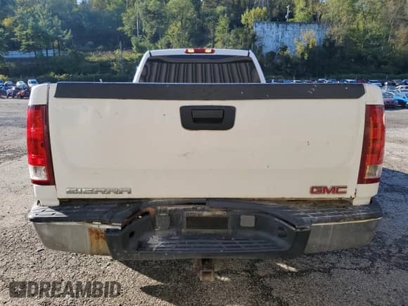 2007 GMC Sierra 1500 SLE1 with VIN 1GTEC14C17Z551213, listed as a Copart auction lot 85574295 with 186,839 mi miles and Clean title. Bid and sale history available at DreamBid. Image 6.