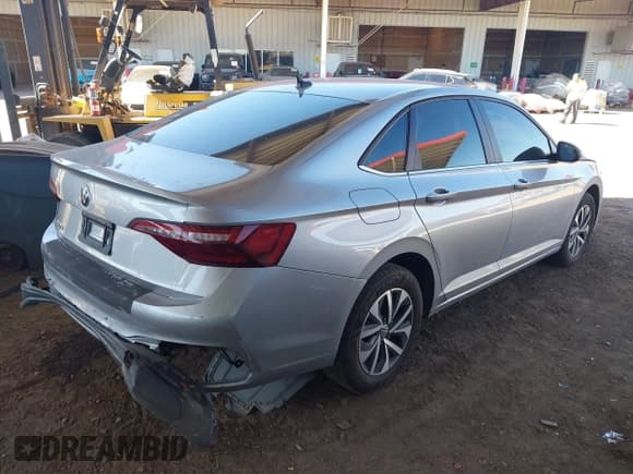 ✅ 2024 Volkswagen Jetta S • VIN: 3VW5M7BU6RM055059 • Lot: 43541985. Listed on IAAI with 27,835 mi. Free auction sales archive from the USA and detailed vehicle history report at DreamBid. Image 4.