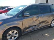 ✅ 2020 Toyota Sienna LE Auto Access Seat • VIN: 5TDKZ3DC2LS036312 • Лот: 42307857. Опубликован ранее на IAAI с пробегом 107 653 миль. Бесплатный доступ к архиву аукционных продаж из США и подробный отчёт об истории автомобиля на DreamBid. Изображение 6.