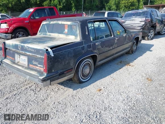✅ 1985 Cadillac LYRIQ • VIN: 1G6CB698XF4229714 • Лот: 42666527. Опубликован ранее на IAAI с пробегом 207 521 миль. Бесплатный доступ к архиву аукционных продаж из США и подробный отчёт об истории автомобиля на DreamBid. Изображение 4.