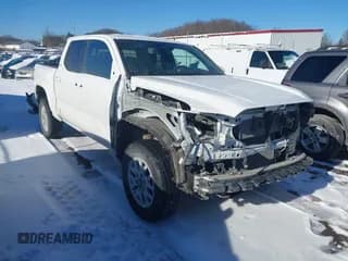 ✅ 2024 Toyota Tacoma SR5 • VIN: 3TMLB5JN6RM000884 • Lot: 41369219. Wystawiony na IAAI z przebiegiem 9 523 mil. Bezpłatny archiwum sprzedaży aukcyjnych z USA i szczegółowy raport historii pojazdu na DreamBid. Zdjęcie 1.