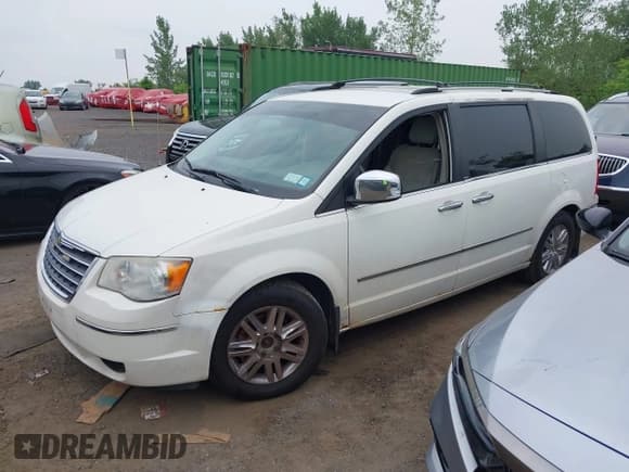 ✅ 2010 Chrysler Town & Country Limited • VIN: 2A4RR7DX8AR456813 • Lot: 42929731. Wystawiony na IAAI z przebiegiem 270 906 mil. Bezpłatny archiwum sprzedaży aukcyjnych z USA i szczegółowy raport historii pojazdu na DreamBid. Zdjęcie 2.