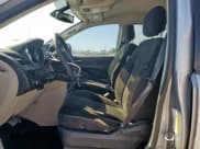 ✅ 2018 Dodge Grand Caravan SE • VIN: 2C4RDGBG6JR308439 • Lot: 80713085. Wystawiony na Copart z przebiegiem 81 793 mil. Bezpłatny archiwum sprzedaży aukcyjnych z USA i szczegółowy raport historii pojazdu na DreamBid. Zdjęcie 7.