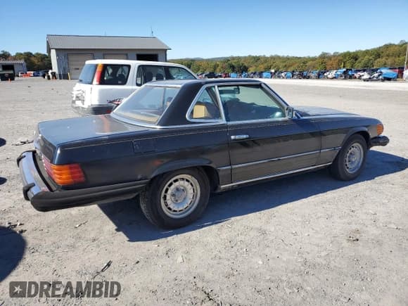 ✅ 1985 Mercedes-Benz 380 • VIN: WDBBA45C0FA027426 • Lot: 87036335. Wystawiony na Copart z przebiegiem 156 495 mil. Bezpłatny archiwum sprzedaży aukcyjnych z USA i szczegółowy raport historii pojazdu na DreamBid. Zdjęcie 3.