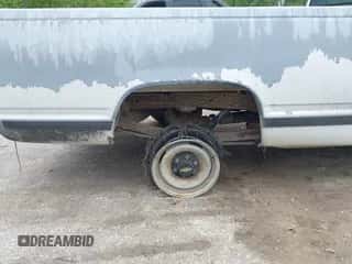 1991 Chevrolet Silverado 2500 с VIN 1GCFC24K0MZ179702, выставлен на аукционе IAAI как лот 42152193 с пробегом 173 268 миль миль и . История ставок и продаж доступна на DreamBid. Изображение 6.