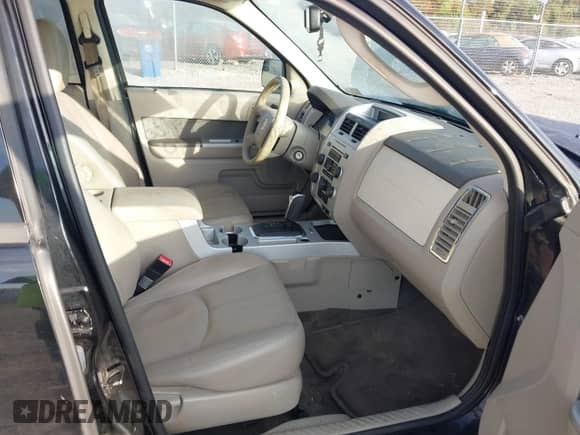 2010 Mercury Mariner Premier с VIN 4M2CN9HG3AKJ08715, выставлен на аукционе IAAI как лот 43390072 с пробегом 149 781 миль миль и . История ставок и продаж доступна на DreamBid. Изображение 5.