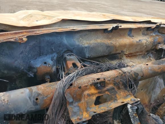 ✅ 2022 Chevrolet Silverado 2500HD • VIN: 1GC2YPEYXNF301095 • Lot: 84425725. Wystawiony na Copart z przebiegiem Nie podano. Bezpłatny archiwum sprzedaży aukcyjnych z USA i szczegółowy raport historii pojazdu na DreamBid. Zdjęcie 9.