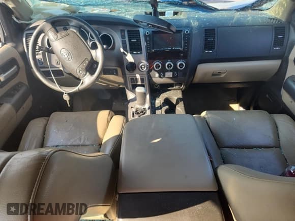 ✅ 2011 Toyota Sequoia Limited • VIN: 5TDKY5G13BS036696 • Lot: 81580995. Wystawiony na Copart z przebiegiem Nie podano. Bezpłatny archiwum sprzedaży aukcyjnych z USA i szczegółowy raport historii pojazdu na DreamBid. Zdjęcie 8.