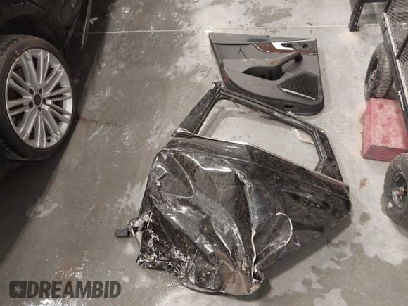 ✅ 2017 Audi A4 • VIN: WAUFNBF4XHN018325 • Lot: 41295582. Wystawiony na IAAI z przebiegiem 65 774 mil. Bezpłatny archiwum sprzedaży aukcyjnych z USA i szczegółowy raport historii pojazdu na DreamBid. Zdjęcie 12.