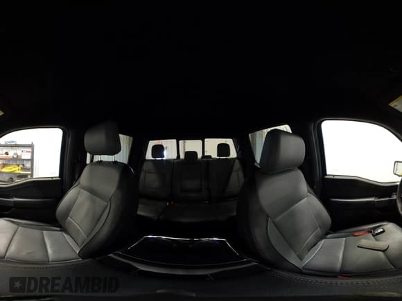 ✅ 2022 Ford F-150 Lightning Pro • VIN: 1FTVW1EL7NWG15923 • Лот: 41396120. Опубликован ранее на IAAI с пробегом 25 322 миль. Бесплатный доступ к архиву аукционных продаж из США и подробный отчёт об истории автомобиля на DreamBid. Изображение 18.