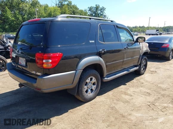 ✅ 2004 Toyota Sequoia SR5 • VIN: 5TDBT44A74S216277 • Lot: 43060630. Listed on IAAI with 223,500 mi. Free auction sales archive from the USA and detailed vehicle history report at DreamBid. Image 4.