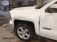 2015 Chevrolet Silverado 1500 LT z VIN 1GCRCREH0FZ398560, wystawiony jako IAAI lot #42454940 z przebiegiem 158 025 mil mil oraz . Historia ofert i sprzedaży dostępna na DreamBid. Obrazek 18.