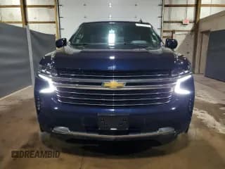 ✅ 2022 Chevrolet Suburban LT • VIN: 1GNSKCKD7NR181712 • Lot: 74252344. Wystawiony na Copart z przebiegiem 65 137 mil. Bezpłatny archiwum sprzedaży aukcyjnych z USA i szczegółowy raport historii pojazdu na DreamBid. Zdjęcie 5.