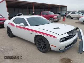 2015 Dodge Challenger R/T Plus z VIN 2C3CDZBT9FH878368, wystawiony jako IAAI lot #41440807 z przebiegiem 85 497 mil mil oraz . Historia ofert i sprzedaży dostępna na DreamBid. Obrazek 1.
