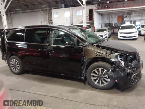 ✅ 2024 Chrysler Pacifica Hybrid Select • VIN: 2C4RC1S75RR188421 • Lot: 43270745. Listed on IAAI with 23,522 mi. Free auction sales archive from the USA and detailed vehicle history report at DreamBid. Image 14.