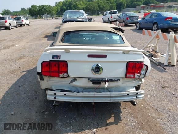 ✅ 2007 Ford Mustang GT Deluxe • VIN: 1ZVHT85H875340529 • Lot: 42430085. Wystawiony na IAAI z przebiegiem 125 816 mil. Bezpłatny archiwum sprzedaży aukcyjnych z USA i szczegółowy raport historii pojazdu na DreamBid. Zdjęcie 16.