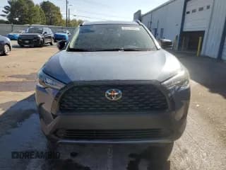 ✅ 2025 Toyota Corolla Cross LE • VIN: 7MUCAAAG0SV150952 • Lot: 84576865. Wystawiony na Copart z przebiegiem 554 mil. Bezpłatny archiwum sprzedaży aukcyjnych z USA i szczegółowy raport historii pojazdu na DreamBid. Zdjęcie 5.