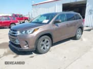 ✅ 2017 Toyota Highlander Limited • VIN: 5TDDZRFH2HS367211 • Lot: 42760323. Listed on IAAI with 125,935 mi. Free auction sales archive from the USA and detailed vehicle history report at DreamBid. Image 2.