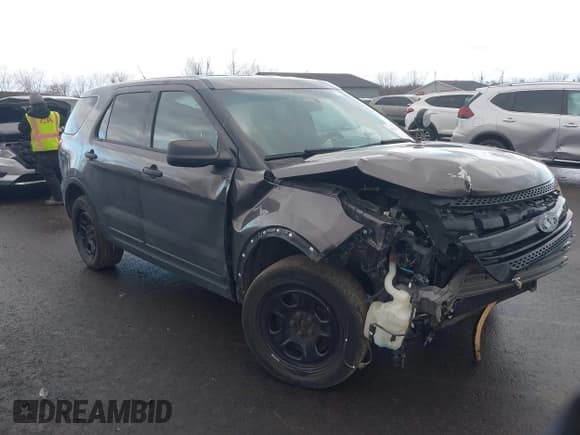 ✅ 2015 Ford Police Interceptor Utility • VIN: 1FM5K8AR7FGA28899 • Lot: 43801388. Wystawiony na IAAI z przebiegiem 126 450 mil. Bezpłatny archiwum sprzedaży aukcyjnych z USA i szczegółowy raport historii pojazdu na DreamBid. Zdjęcie 1.