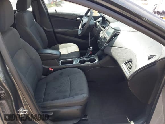 ✅ 2018 Chevrolet Cruze LT • VIN: 3G1BE6SM1JS654442 • Lot: 42827187. Listed on IAAI with 108,411 mi. Free auction sales archive from the USA and detailed vehicle history report at DreamBid. Image 5.