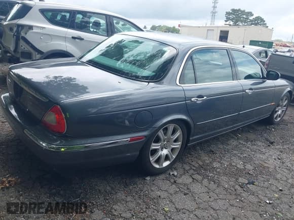 ✅ 2005 Jaguar XJ 8 LWB • VIN: SAJWA79C55SG39925 • Lot: 42427149. Listed on IAAI with 184,488 mi. Free auction sales archive from the USA and detailed vehicle history report at DreamBid. Image 4.