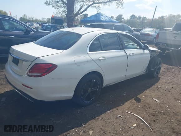 ✅ 2020 Mercedes-Benz E 350 • VIN: WDDZF8DB7LA747518 • Лот: 42178345. Опубликован ранее на IAAI с пробегом 72 768 миль. Бесплатный доступ к архиву аукционных продаж из США и подробный отчёт об истории автомобиля на DreamBid. Изображение 4.