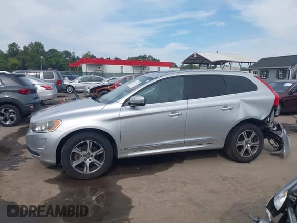 ✅ 2015 Volvo XC60 T6 • VIN: YV4902RK9F2744570 • Лот: 43211997. Опубликован ранее на IAAI с пробегом 74 113 миль. Бесплатный доступ к архиву аукционных продаж из США и подробный отчёт об истории автомобиля на DreamBid. Изображение 14.