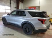 ✅ 2024 Ford Explorer Timberline • VIN: 1FMSK8JH8RGA42163 • Lot: 51001805. Wystawiony na Copart z przebiegiem 7 552 mil. Bezpłatny archiwum sprzedaży aukcyjnych z USA i szczegółowy raport historii pojazdu na DreamBid. Zdjęcie 2.