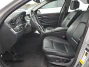 ✅ 2013 BMW 5 Series 528i xDrive • VIN: WBAXH5C56DDW15577 • Лот: 90368405. Опубликован ранее на Copart с пробегом 106 743 миль. Бесплатный доступ к архиву аукционных продаж из США и подробный отчёт об истории автомобиля на DreamBid. Изображение 7.