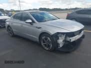 ✅ 2024 Hyundai Sonata SEL • VIN: KMHL14JA4RA351800 • Лот: 43327314. Опубликован ранее на IAAI с пробегом 19 800 миль. Бесплатный доступ к архиву аукционных продаж из США и подробный отчёт об истории автомобиля на DreamBid. Изображение 1.