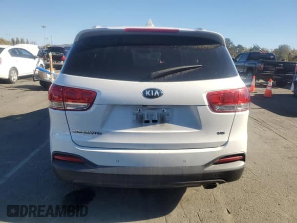 ✅ 2017 Kia Sorento LX • VIN: 5XYPG4A51HG297460 • Lot: 87388525. Listed on Copart with 138,898 mi. Free auction sales archive from the USA and detailed vehicle history report at DreamBid. Image 6.