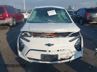 ✅ 2023 Chevrolet Bolt EV 2LT • VIN: 1G1FX6S0XP4207948 • Lot: 41473499. Wystawiony na IAAI z przebiegiem 16 442 mil. Bezpłatny archiwum sprzedaży aukcyjnych z USA i szczegółowy raport historii pojazdu na DreamBid. Zdjęcie 6.