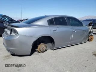 ✅ 2015 Dodge Charger SE • VIN: 2C3CDXBG7FH734423 • Lot: 57826835. Wystawiony na Copart z przebiegiem 121 937 mil. Bezpłatny archiwum sprzedaży aukcyjnych z USA i szczegółowy raport historii pojazdu na DreamBid. Zdjęcie 3.