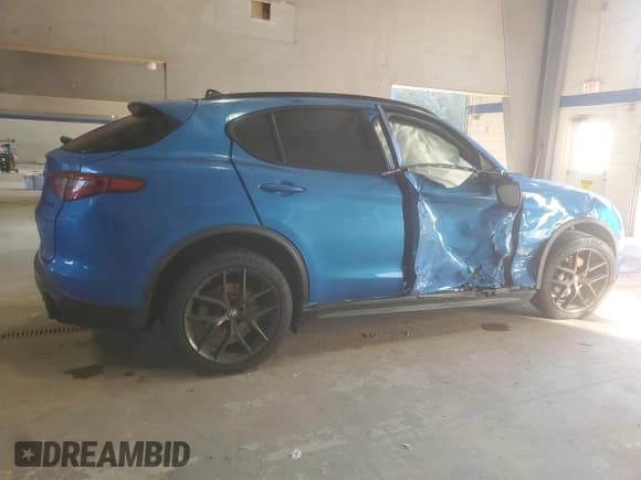 ✅ 2019 Alfa Romeo Stelvio Ti Sport • VIN: ZASPAKBN5K7C39707 • Lot: 84963555. Wystawiony na Copart z przebiegiem 99 999 mil. Bezpłatny archiwum sprzedaży aukcyjnych z USA i szczegółowy raport historii pojazdu na DreamBid. Zdjęcie 3.