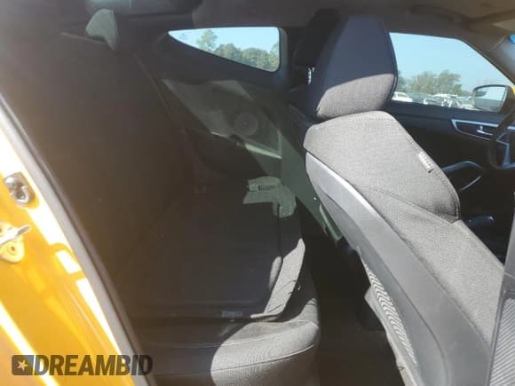 ✅ 2016 Hyundai Veloster • VIN: KMHTC6AD2GU295951 • Lot: 77806114. Wystawiony na Copart z przebiegiem 64 627 mil. Bezpłatny archiwum sprzedaży aukcyjnych z USA i szczegółowy raport historii pojazdu na DreamBid. Zdjęcie 10.