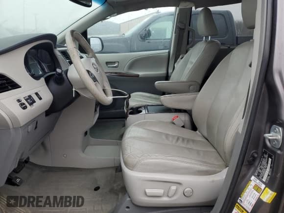 ✅ 2013 Toyota Sienna XLE • VIN: 5TDYK3DC4DS387304 • Lot: 93117185. Listed on Copart with 205,169 mi. Free auction sales archive from the USA and detailed vehicle history report at DreamBid. Image 7.