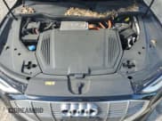 ✅ 2019 Audi e-tron Premium Plus • VIN: WA1LAAGE0KB023197 • Лот: 83927275. Опубликован ранее на Copart с пробегом 77 806 миль. Бесплатный доступ к архиву аукционных продаж из США и подробный отчёт об истории автомобиля на DreamBid. Изображение 12.