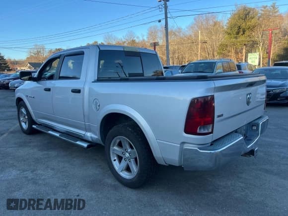 ✅ 2009 Dodge 1500 Laramie • VIN: 1D3HB13T99S709494 • Lot: 43641645. Wystawiony na Copart z przebiegiem 95 970 mil. Bezpłatny archiwum sprzedaży aukcyjnych z USA i szczegółowy raport historii pojazdu na DreamBid. Zdjęcie 3.