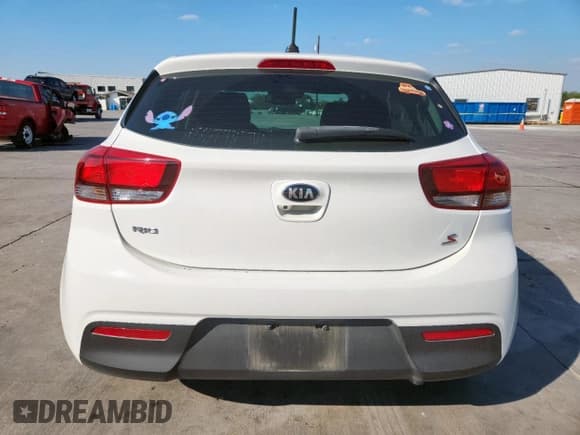 ✅ 2021 Kia Rio S • VIN: 3KPA25AD8ME375807 • Lot: 82187585. Wystawiony na Copart z przebiegiem 31 261 mil. Bezpłatny archiwum sprzedaży aukcyjnych z USA i szczegółowy raport historii pojazdu na DreamBid. Zdjęcie 6.