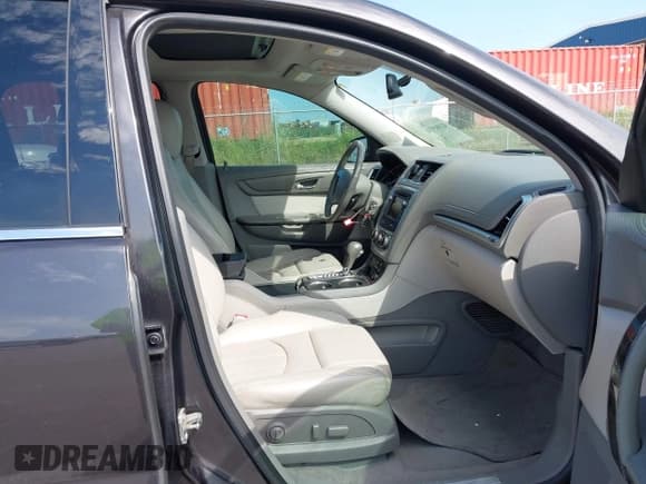 ✅ 2015 GMC Acadia SLT • VIN: 1GKKVSKD6FJ330156 • Lot: 43065146. Wystawiony na IAAI z przebiegiem 179 560 mil. Bezpłatny archiwum sprzedaży aukcyjnych z USA i szczegółowy raport historii pojazdu na DreamBid. Zdjęcie 5.