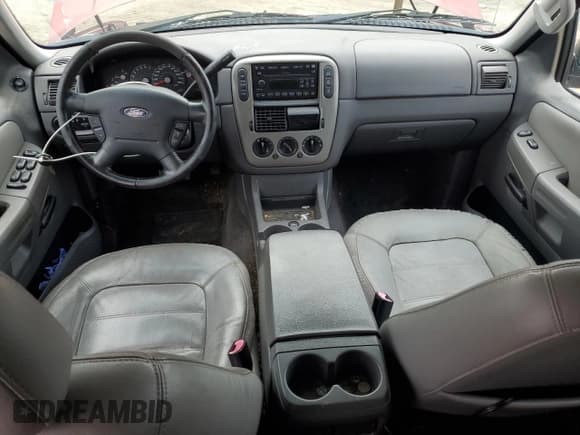 ✅ 2005 Ford Explorer XLT • VIN: 1FMZU73W35UA49483 • Lot: 91421645. Wystawiony na Copart z przebiegiem 229 772 mil. Bezpłatny archiwum sprzedaży aukcyjnych z USA i szczegółowy raport historii pojazdu na DreamBid. Zdjęcie 8.