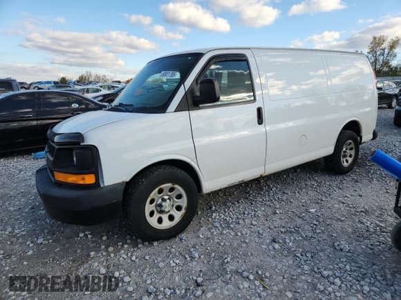 ✅ 2013 Chevrolet Express Cargo • VIN: 1GCSGAFX4D1170196 • Lot: 89801795. Wystawiony na Copart z przebiegiem 239 867 mil. Bezpłatny archiwum sprzedaży aukcyjnych z USA i szczegółowy raport historii pojazdu na DreamBid. Zdjęcie 1.