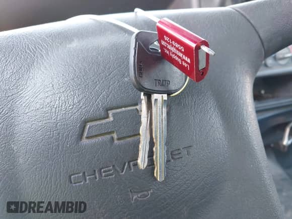 2000 Chevrolet Silverado 2500 z VIN 1GCGC29RXYF417542, wystawiony jako IAAI lot #41896497 z przebiegiem 183 469 mil mil oraz . Historia ofert i sprzedaży dostępna na DreamBid. Obrazek 11.