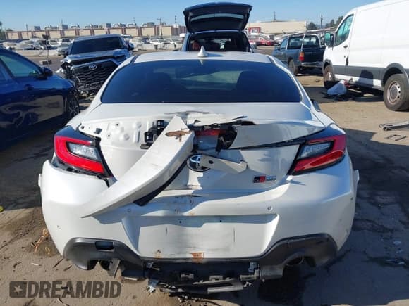 ✅ 2023 Toyota 86 • VIN: JF1ZNBC11P8757855 • Lot: 42703732. Listed on IAAI with Not provided. Free auction sales archive from the USA and detailed vehicle history report at DreamBid. Image 17.