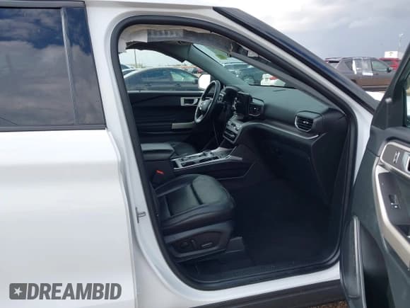 ✅ 2023 Ford Explorer XLT • VIN: 1FMSK8DH4PGB28563 • Lot: 43215905. Listed on IAAI with 48,987 mi. Free auction sales archive from the USA and detailed vehicle history report at DreamBid. Image 5.