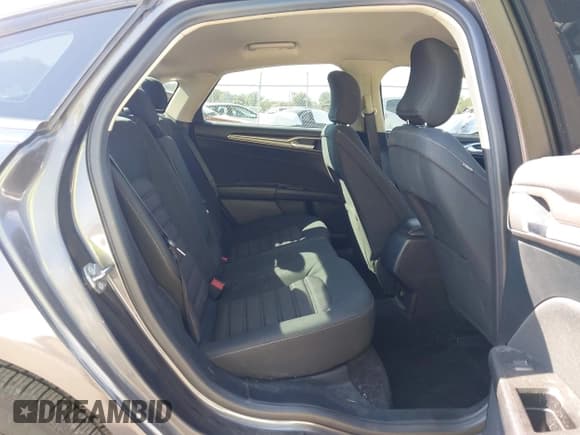 ✅ 2017 Ford Fusion SE • VIN: 3FA6P0H72HR370360 • Lot: 43244810. Wystawiony na IAAI z przebiegiem 91 376 mil. Bezpłatny archiwum sprzedaży aukcyjnych z USA i szczegółowy raport historii pojazdu na DreamBid. Zdjęcie 8.